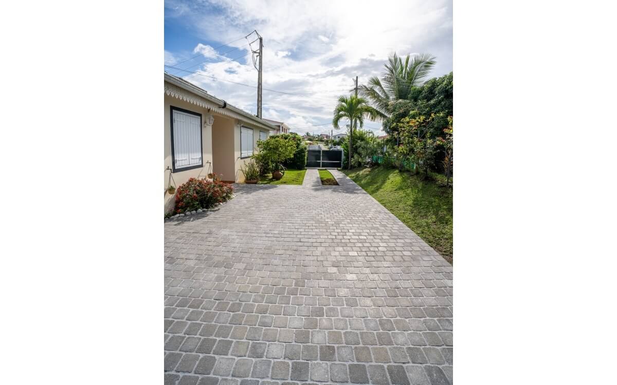 Conception All�e de garage en Pav� la couture� - Martinique