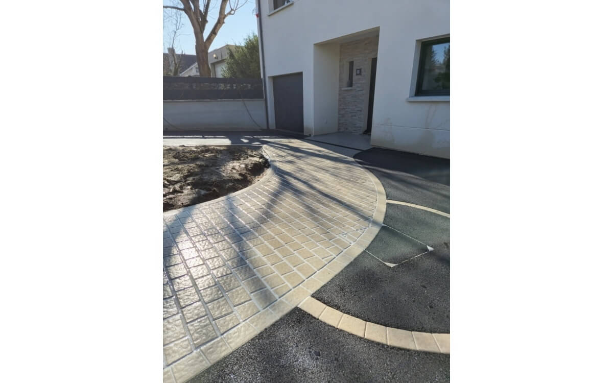 R�alisation All�e de garage en pavage et enrob� � chaud � Savigny sur Orge con�ue le 14/03/2025