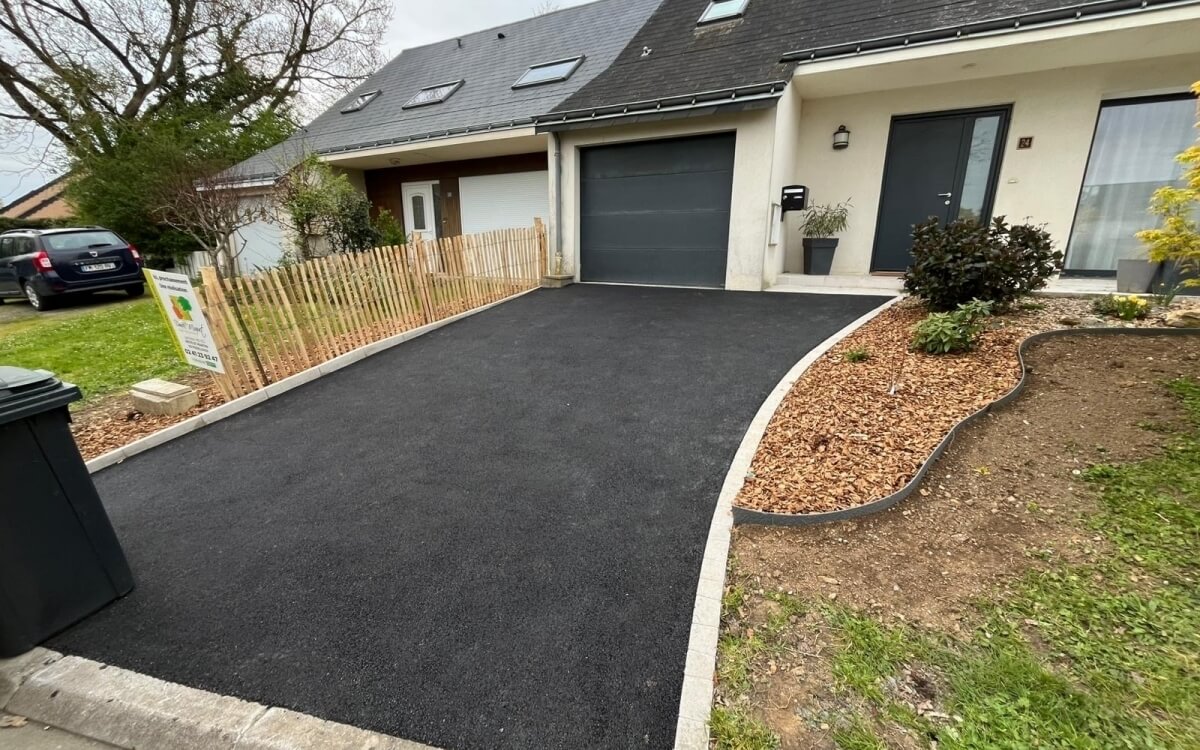 Cr�ation All�e de garage en enrob� � chaud et Pav� la couture� - Maine et Loire