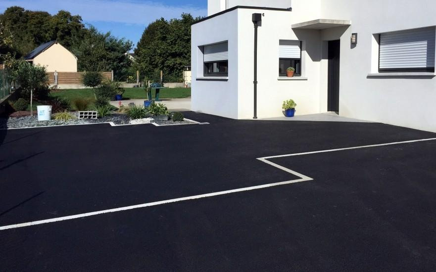 Cration Alle de garage en enrob noir  chaud  Redon