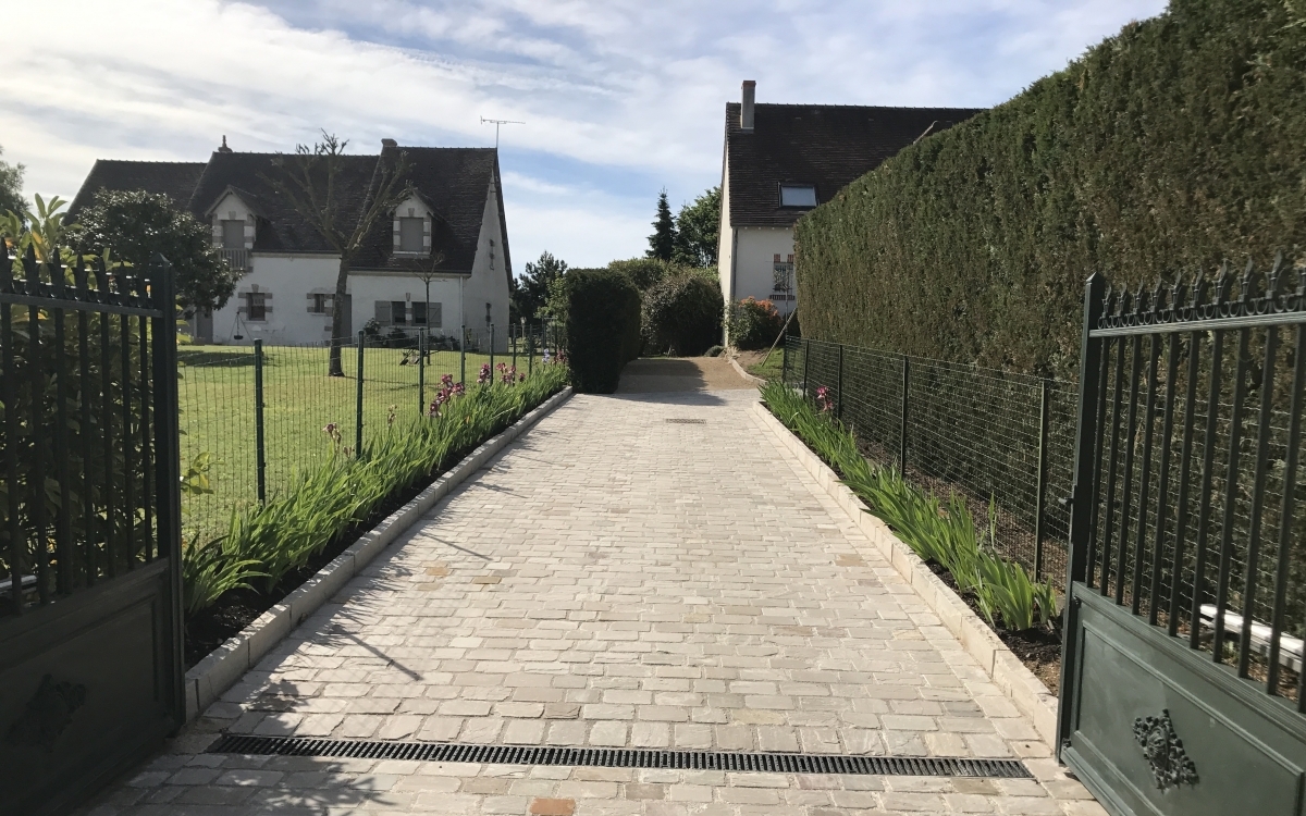 Ralisation Alle de garage en pavage  Blois cre le 01/05/2025