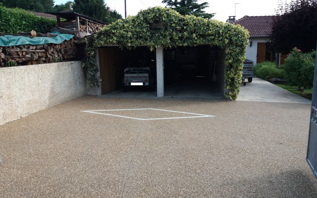 Ralisation Alle de garage en bton dsactiv - Entreprise Chappot  Oytier Saint Oblas cre le 23/08/2018