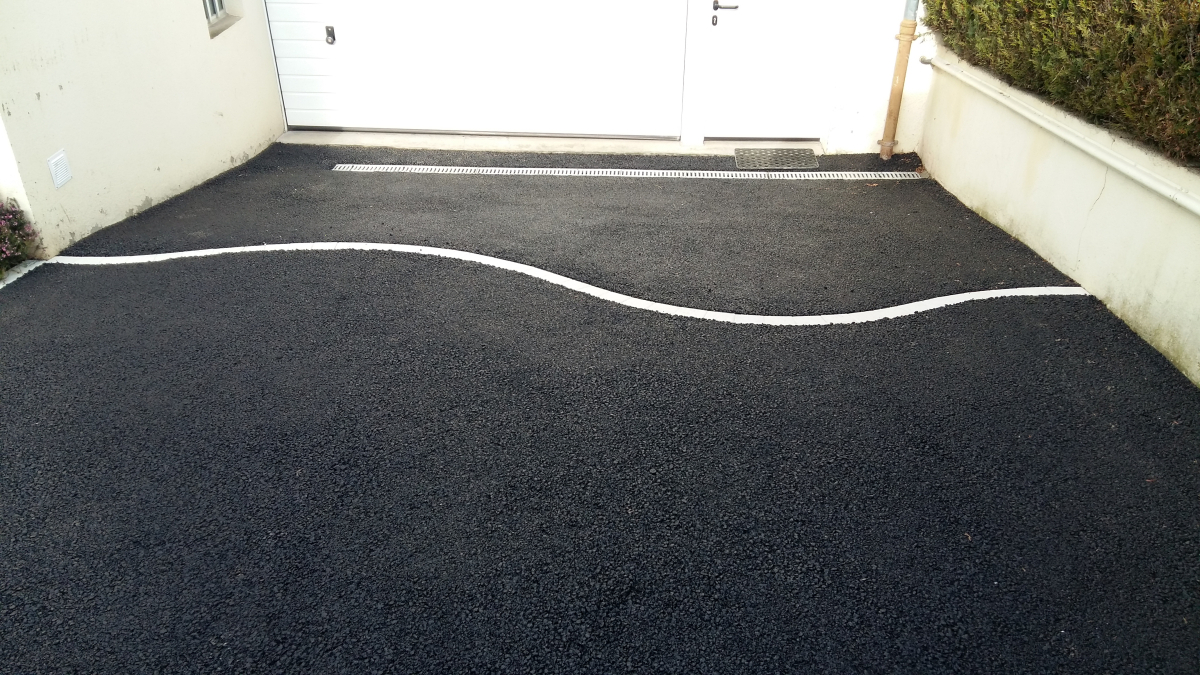 Cration Alle de garage en enrob noir  chaud - Entreprise Chierici  Onet-le-Chteau conue le 21/09/2018