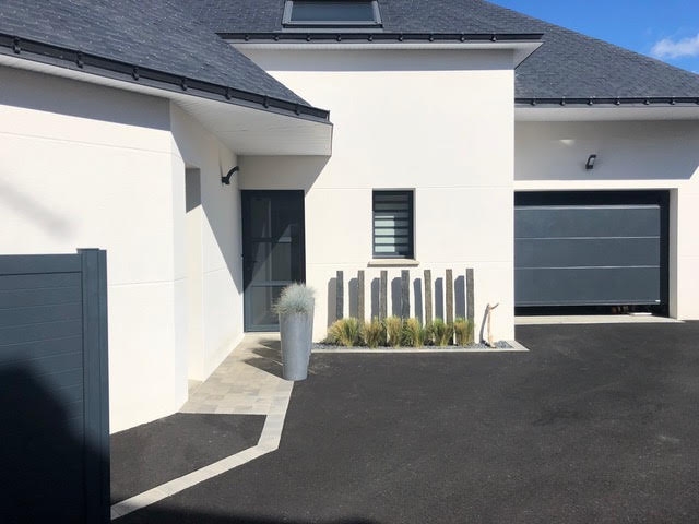 Ralisation Alle de garage en enrob noir  chaud - Entreprise Leclair  - Morbihan conue le 20/11/2018