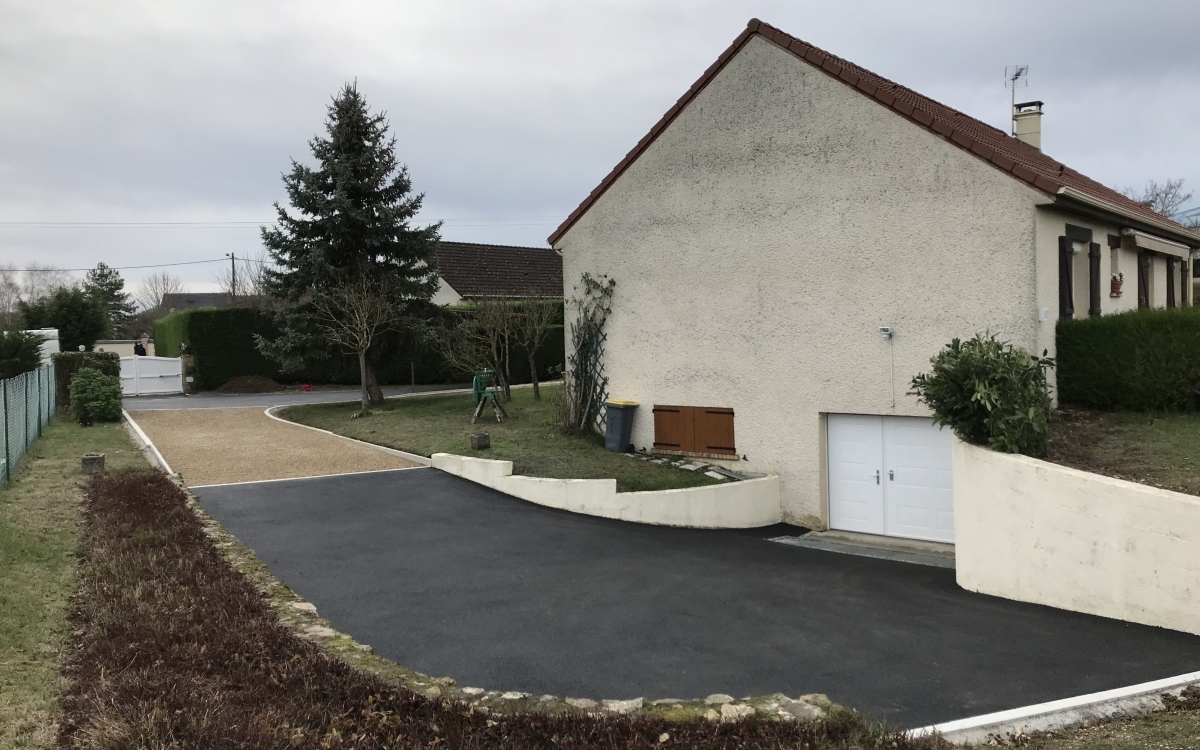 Conception Alle de garage en enrob noir  chaud - Yonne ralise le 30/01/2019