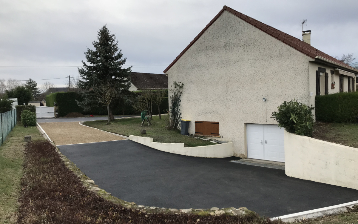 Ralisation Alle de garage en enrob noir  chaud - Entreprise Yverneau - Yonne conue le 30/01/2019