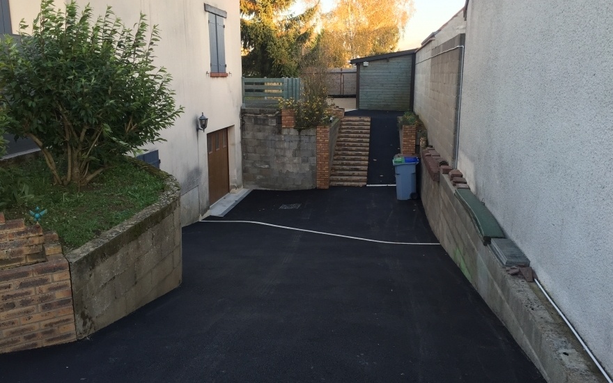 Ralisation Alle de garage en enrob noir  chaud  Janville cre le 15/02/2019