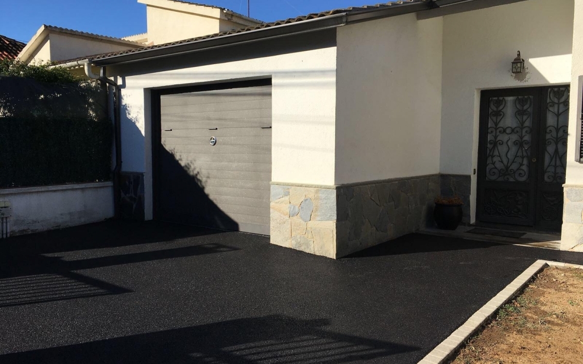 Conception Alle de garage en enrob noir  chaud  Sant Fost de Campsentelles ralise le 28/11/2019