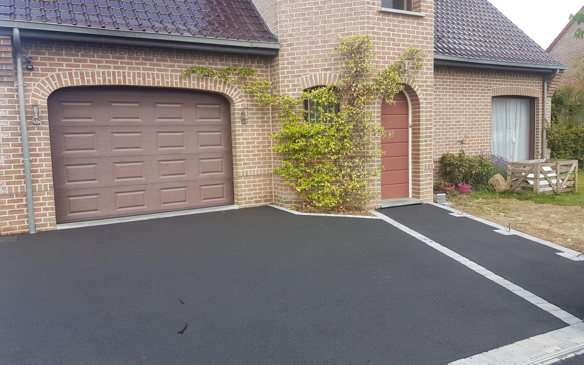 Ralisation Alle de garage en enrob noir  chaud et pavage  Quesnoy-sur-Dele cre le 05/05/2020