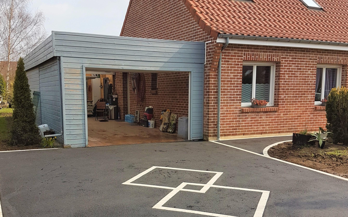 Ralisation Alle de garage en enrob noir  chaud  Nieppe cre le 13/05/2020