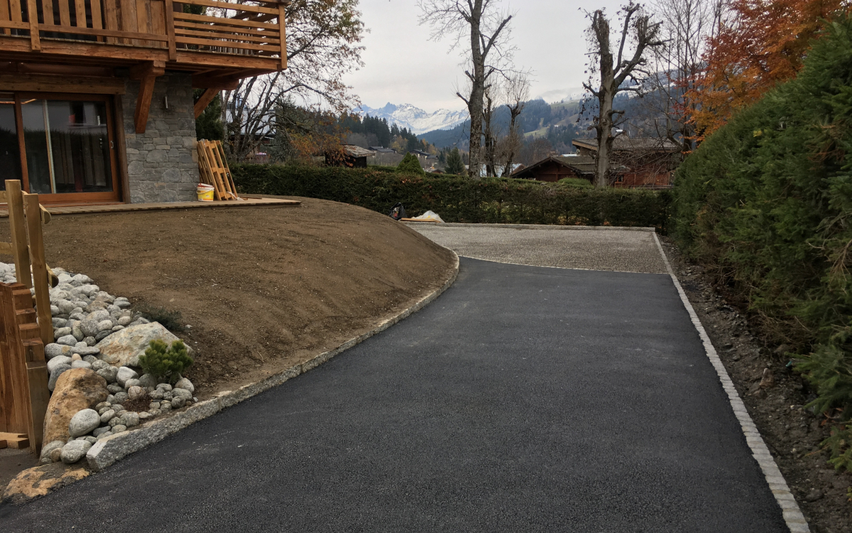 Cration Alle de garage en enrob noir  chaud  Megve conue le 20/02/2018