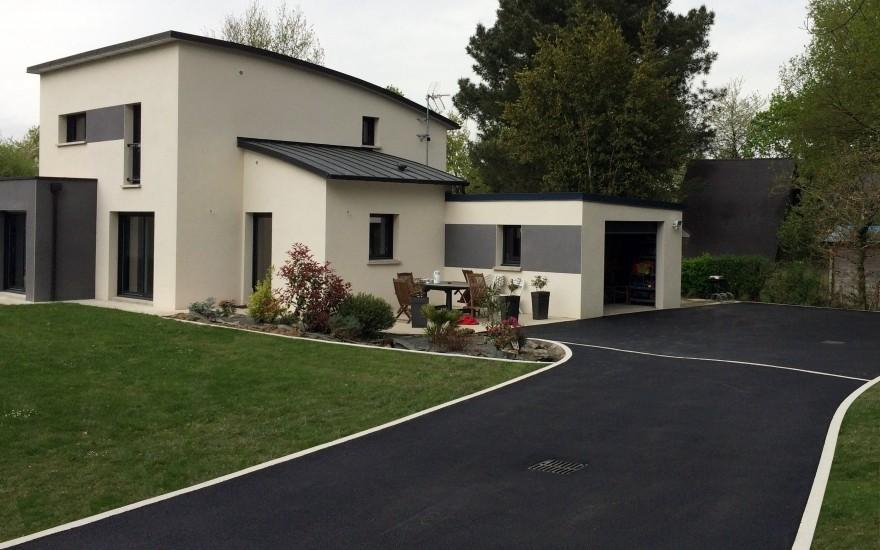 Ralisation Alle de garage en enrob noir  chaud  Redon cre le 30/04/2025