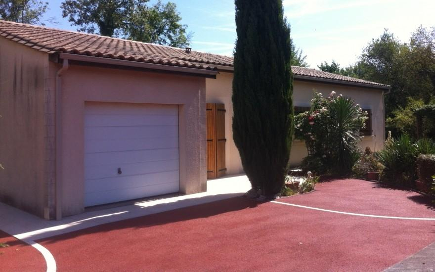 Cration Alle de garage en bton poreux rouge  Ambares