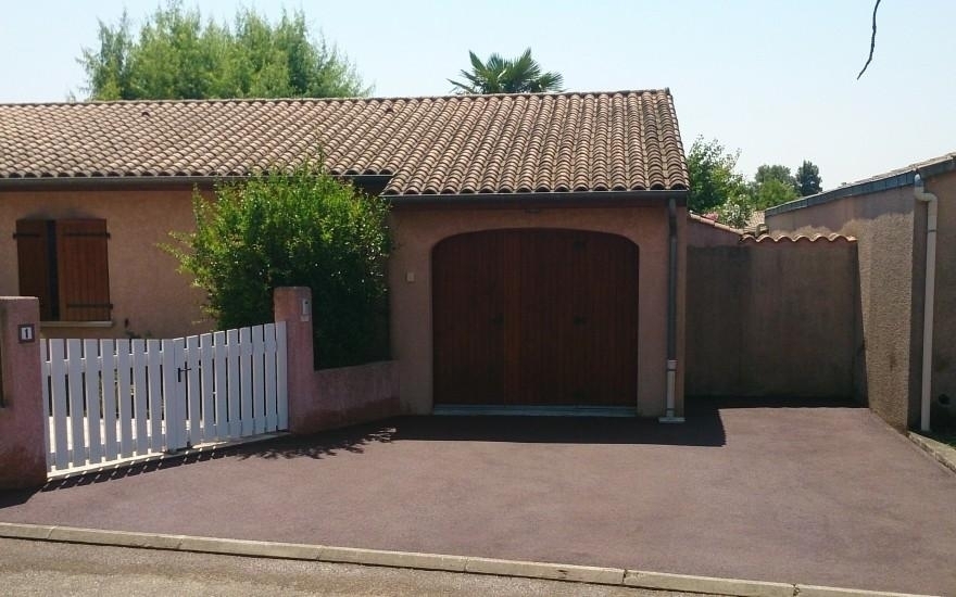 Cration Alle de garage en enrob rouge  chaud  Montelimar ralise le 30/04/2024