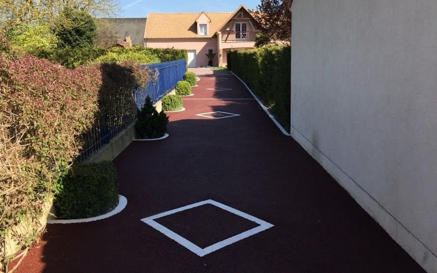 R�alisation All�e de garage en enrob� rouge � chaud � Lethuin con�ue le 13/12/2025