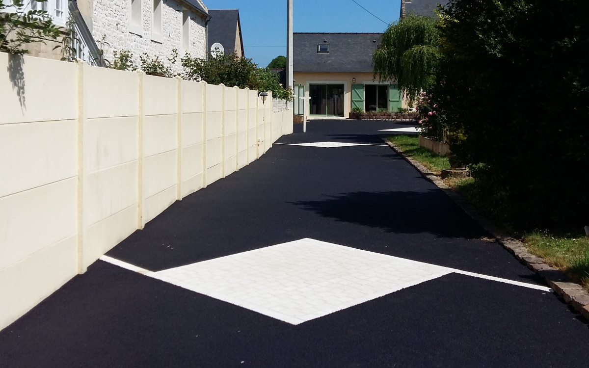 Cration Alle de garage en enrob noir  chaud  Saint L conue le 30/04/2025