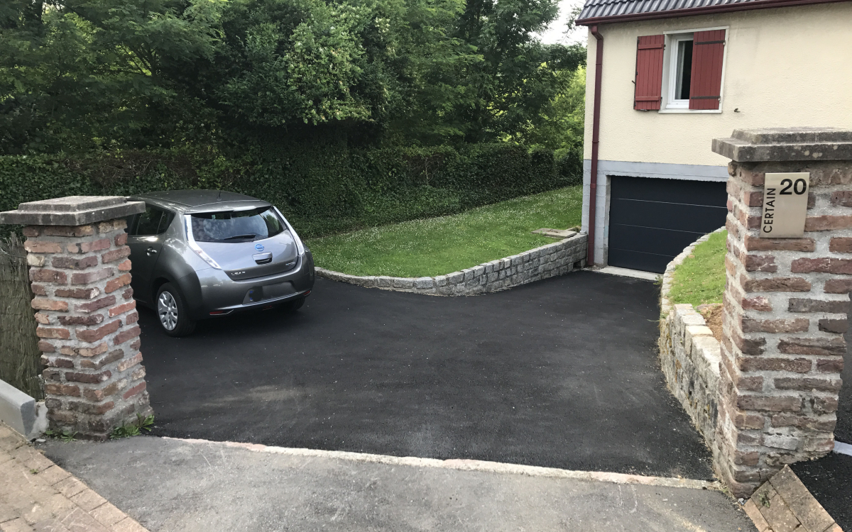 Ralisation Alle de garage en enrob noir  chaud  Le Havre conue le 01/05/2025