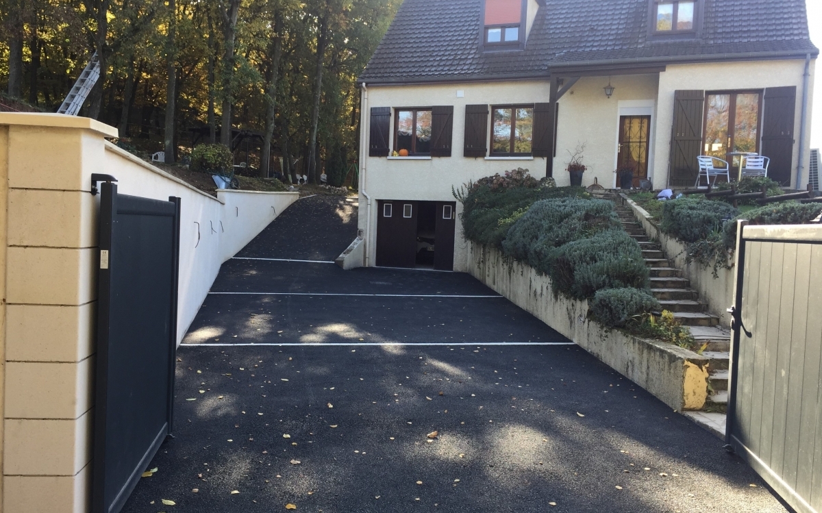 Cration Alle de garage en enrob noir  chaud  Valpuiseaux  conue le 30/04/2025