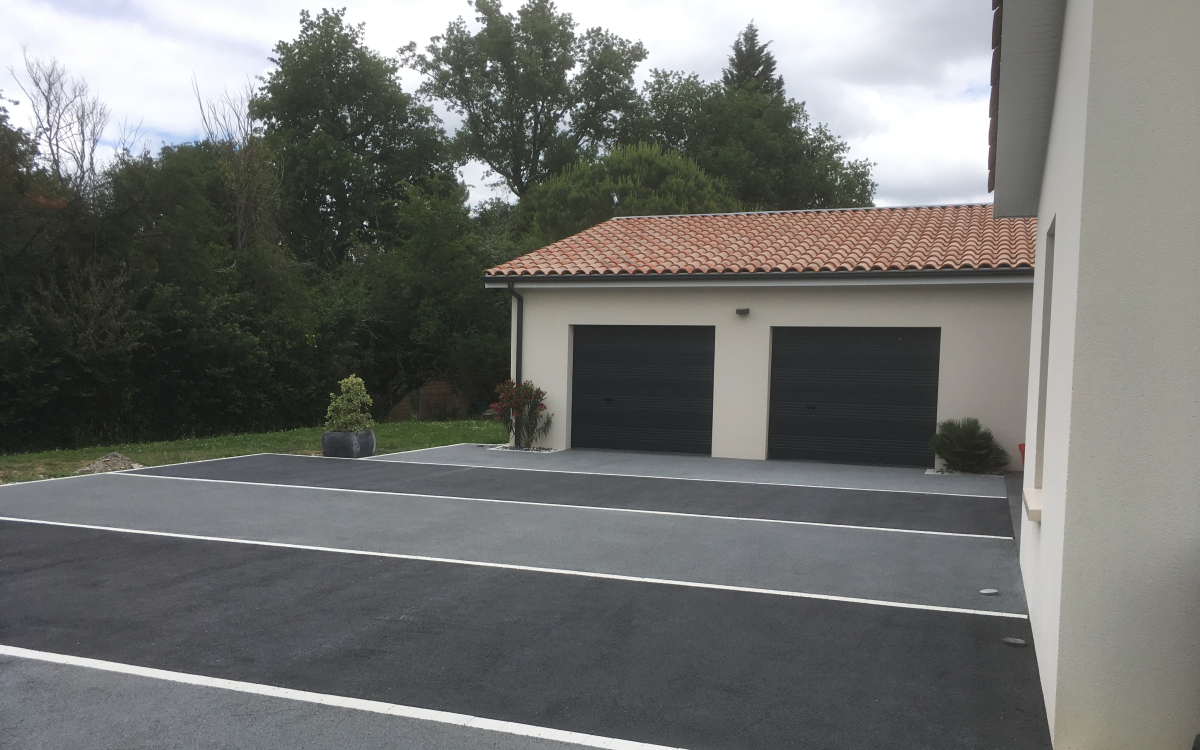 Cration Alle de garage en enrob noir  chaud  Tresses conue le 01/05/2025