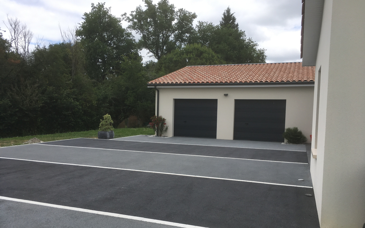 Cration Alle de garage en enrob noir  chaud  Tresses