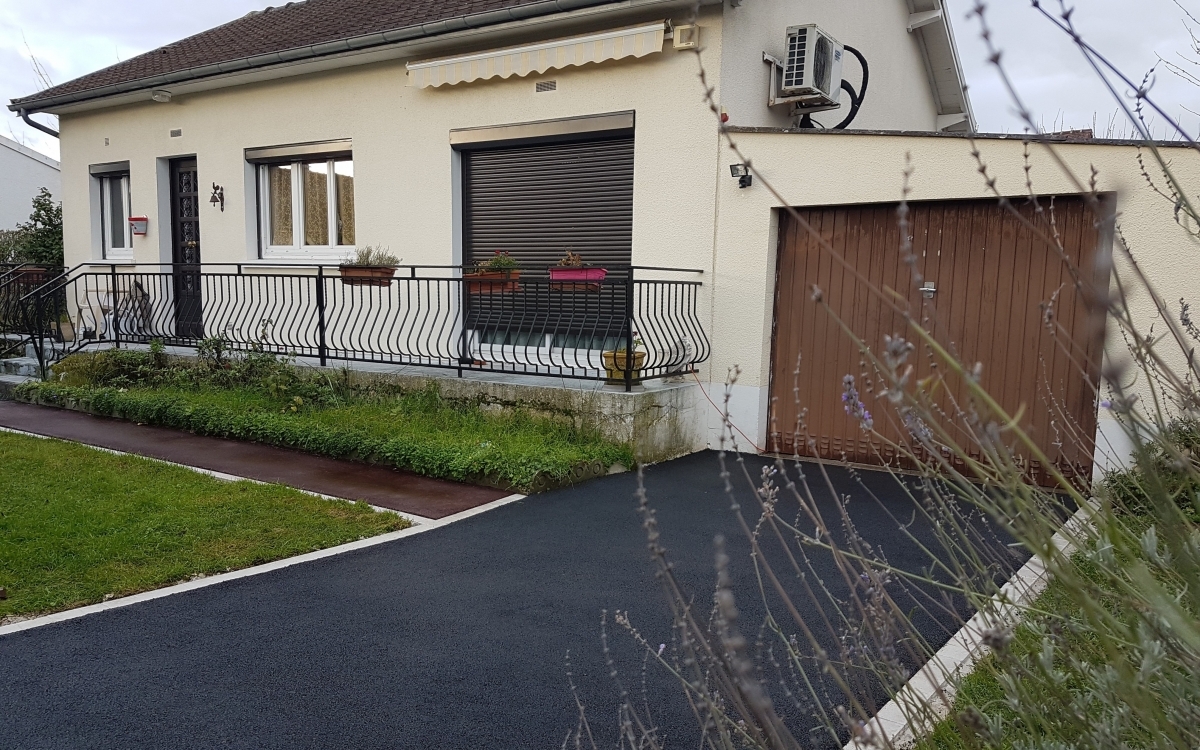 Ralisation Alle de garage en enrob noir  chaud  Champigny-sur-Marne conue le 30/04/2025