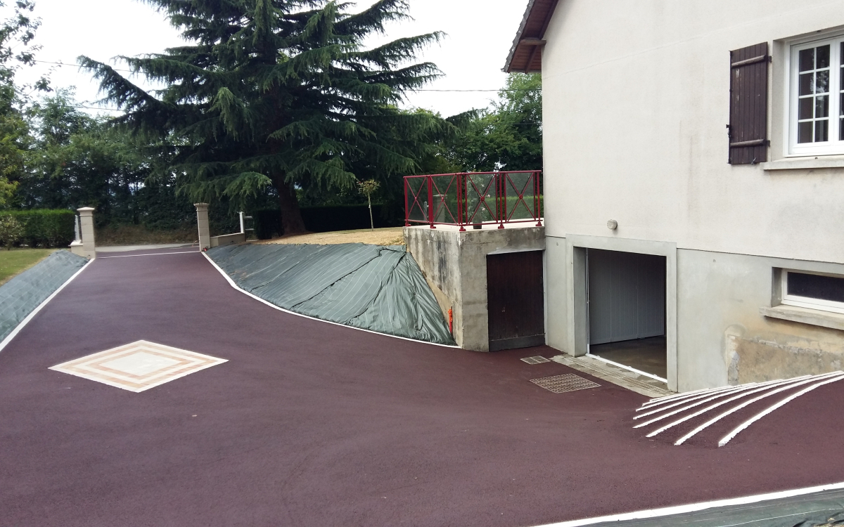 Cration Alle de garage en enrob rouge  chaud  Saint L conue le 28/12/2017
