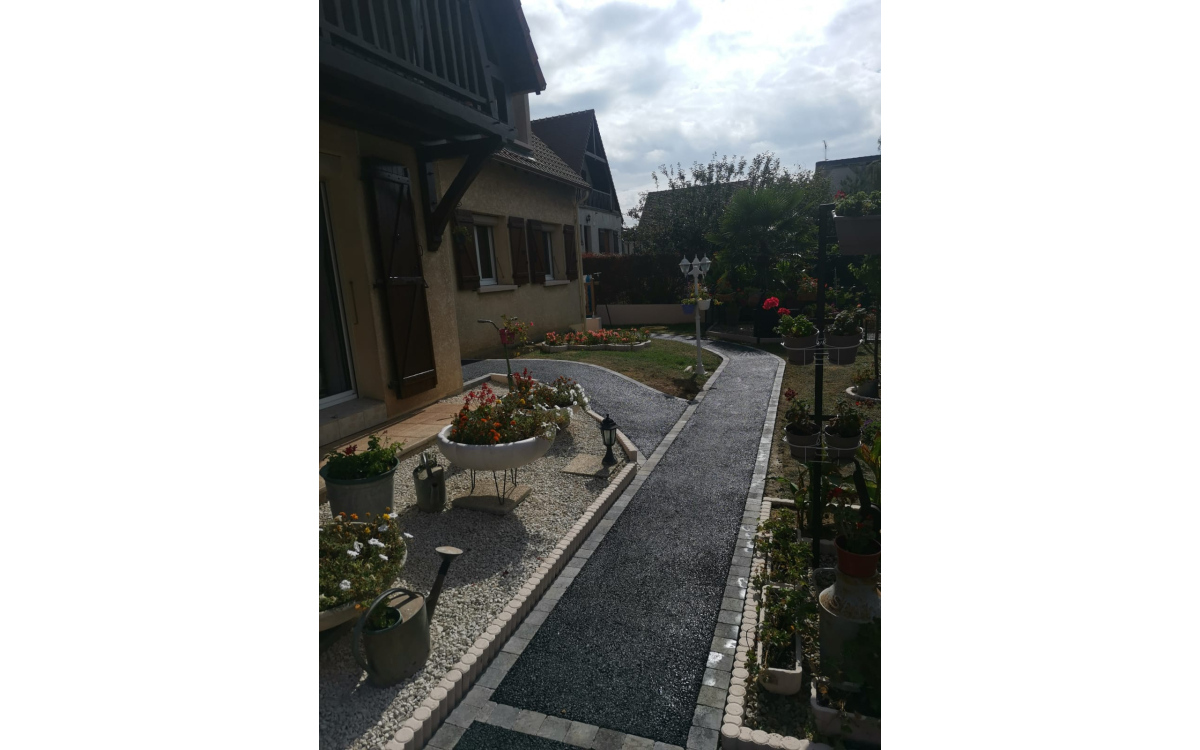 Ralisation Alle de jardin en enrob  chaud et Pav la couture  Crosne cre le 10/09/2020