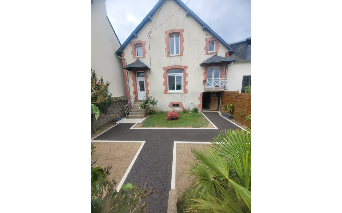 Cration Alle de jardin en grs crame, Stardraine et terrasse sur plots ralise le 13/10/2022