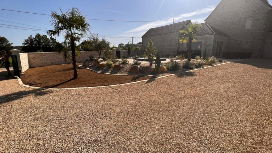 Conception Alle de jardin en Gravistar, dallage sur plots et grs crame  TILLY SUR SEULLES ralise le 31/07/2023