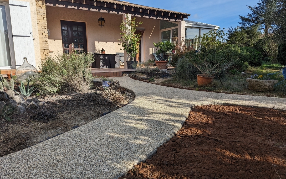 Conception Alle de jardin en bton decoratif - Drme ralise le 17/11/2023