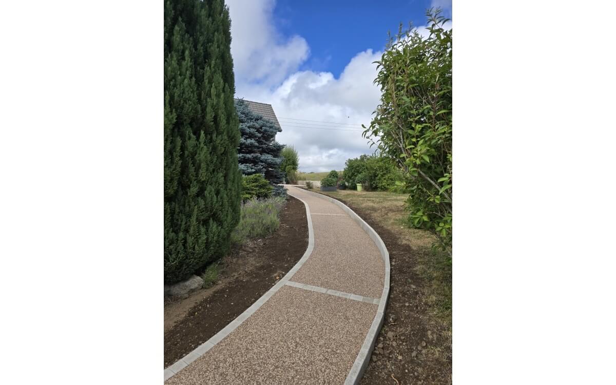Ralisation Alle de jardin en Hydrostar Vulcane crme  Nbouzat conue le 23/09/2025