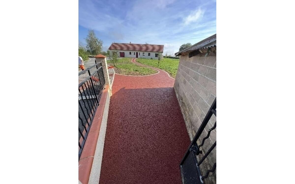 Ralisation Alle de jardin en bton decoratif et Pav la couture - Allier