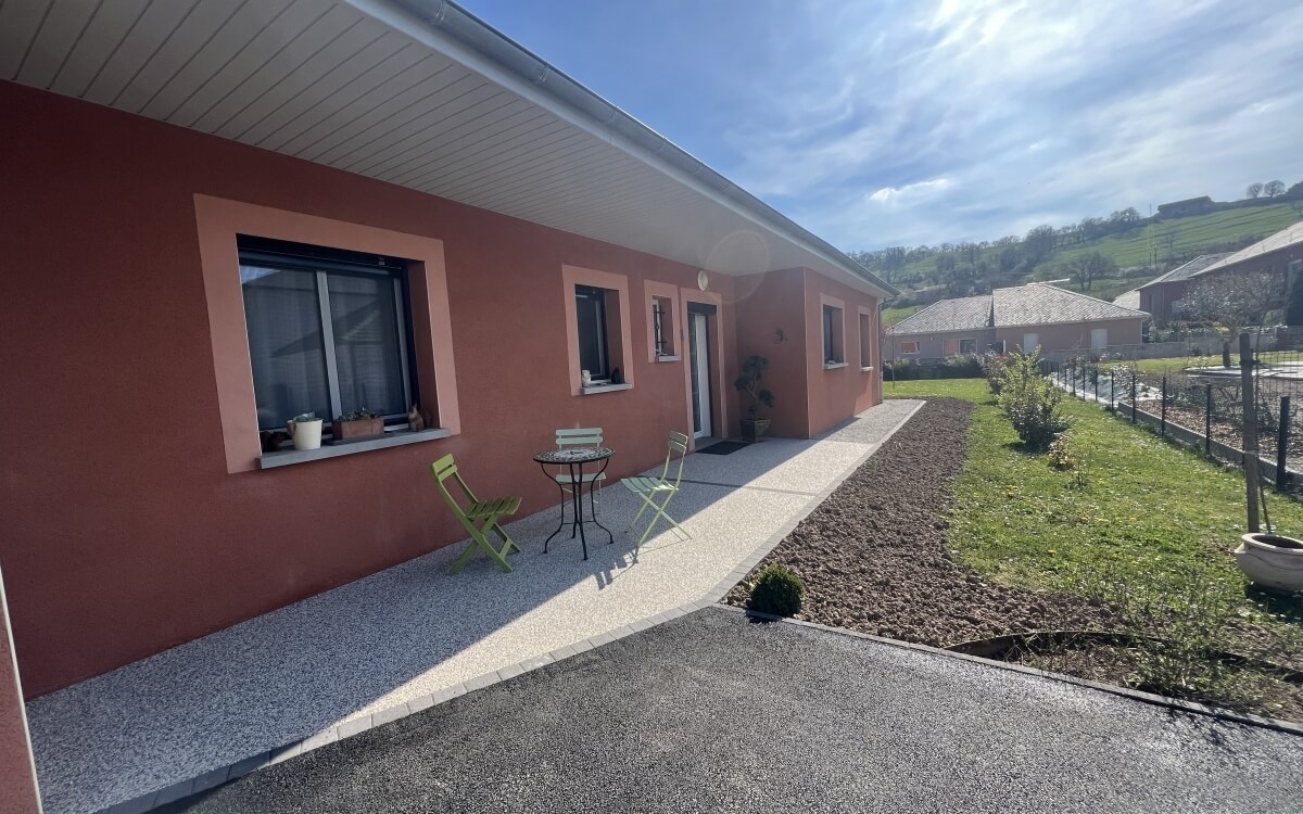 R�alisation All�e de jardin en Alv�ostar�, enrob� � chaud, Hydrostar� et Pav� la couture� � Saint Christophe Vallon  cr��e le 25/03/2026