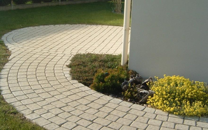 Ralisation Alle de jardin en pav La Couture  Rives cre le 13/05/2020