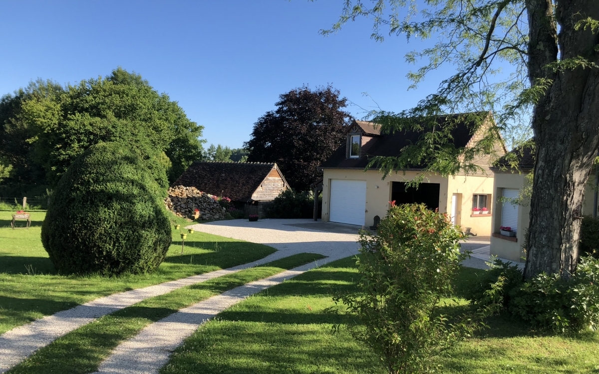 Ralisation Alle de jardin en Alvostar - Entreprise lowe  Village La Gonais conue le 21/08/2018