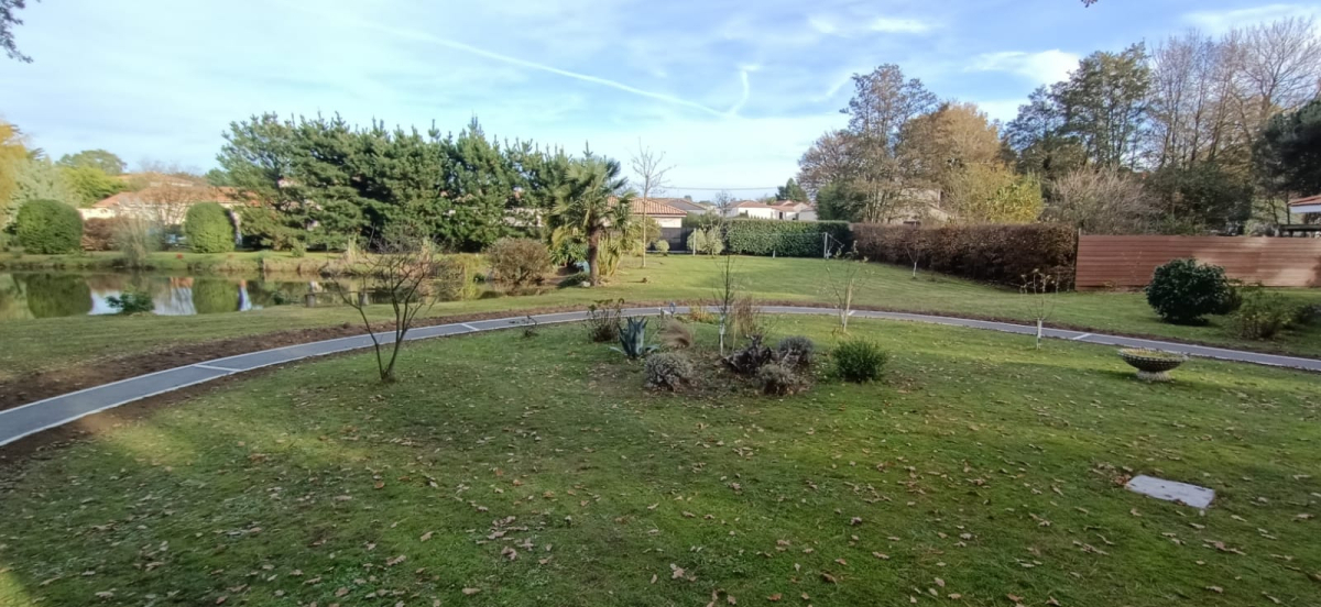 Ralisation Alle de jardin en bton decoratif  SAINT BREVIN  cre le 24/11/2020