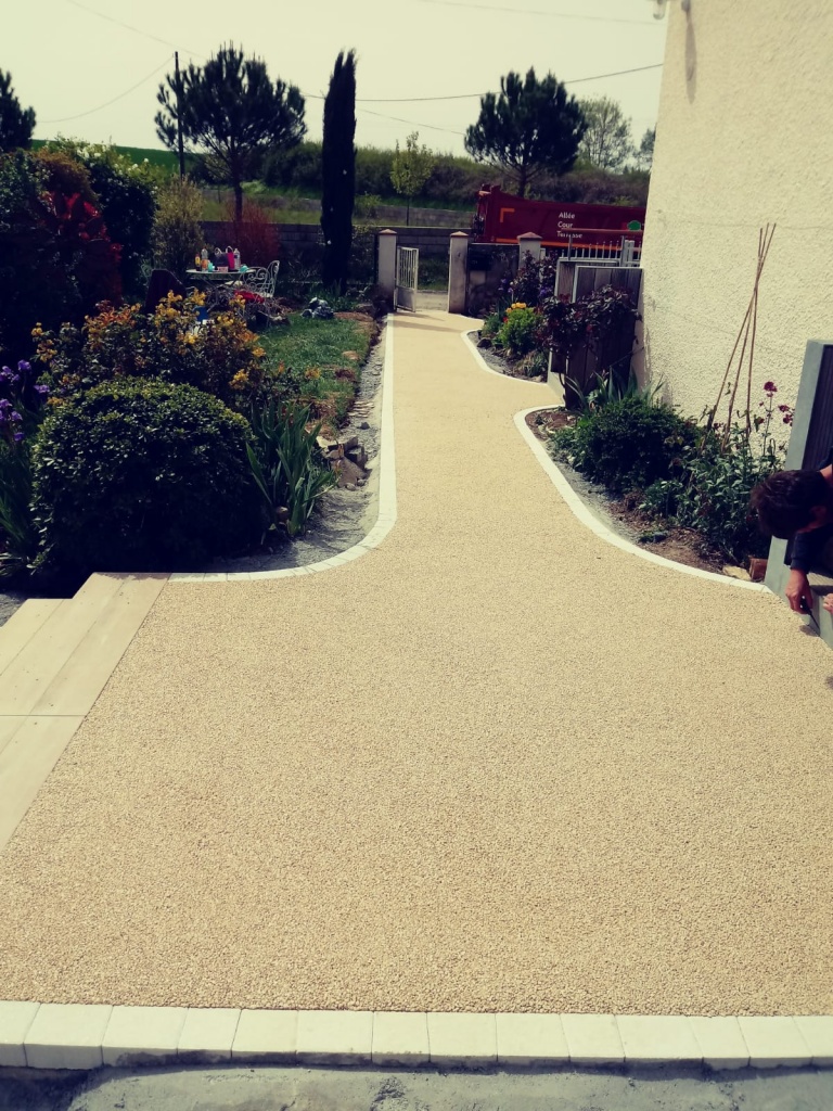 Conception Alle pitonne en bton decoratif et Pav la couture  CAHUZAC SUR VERE ralise le 30/09/2021