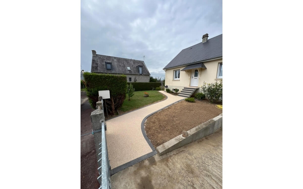 Ralisation Alle pitonne en Hydrostar et Pav la couture  Saint-Hilaire-du-Harcout conue le 29/07/2025