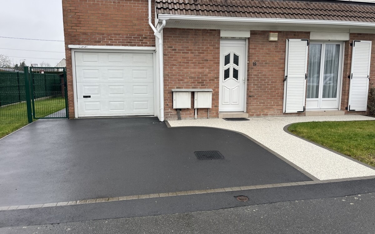 R�alisation All�e pi�tonne en enrob� � chaud, Hydrostar� et Pav� la couture� � HAUBOURDIN