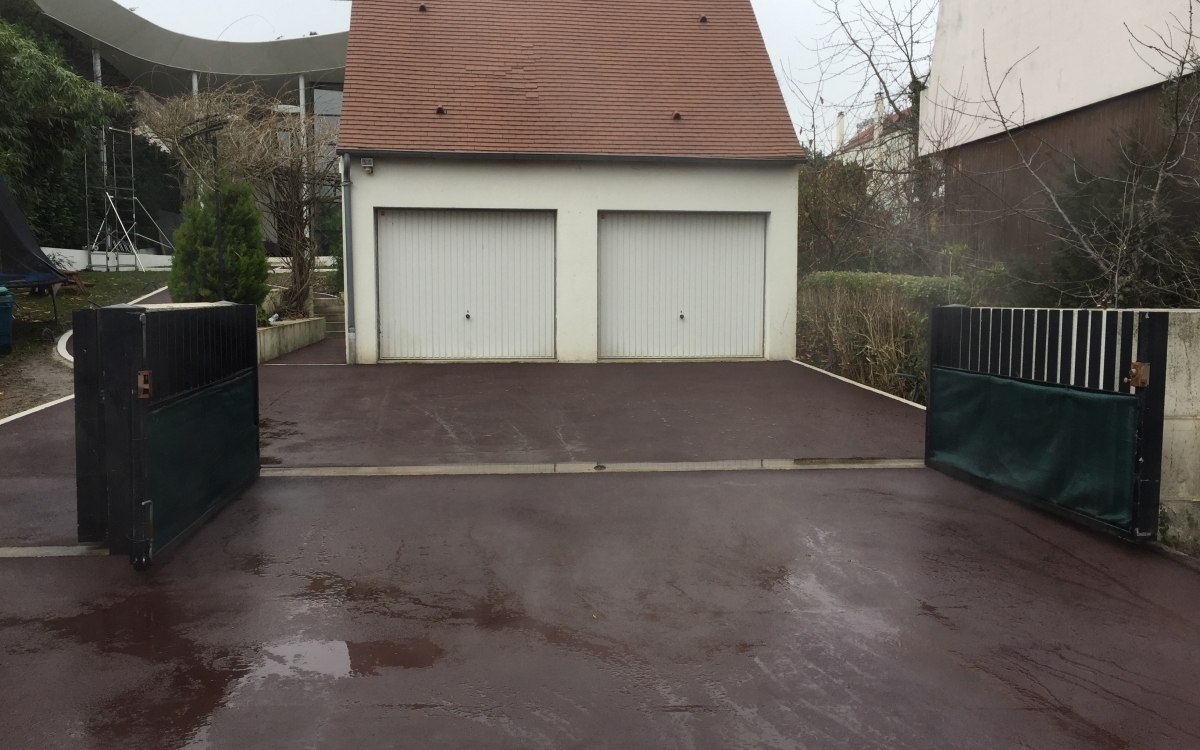Cration Alle de garage en enrob rouge  chaud - Entreprise Menegazzi - Yvelines conue le 17/12/2018