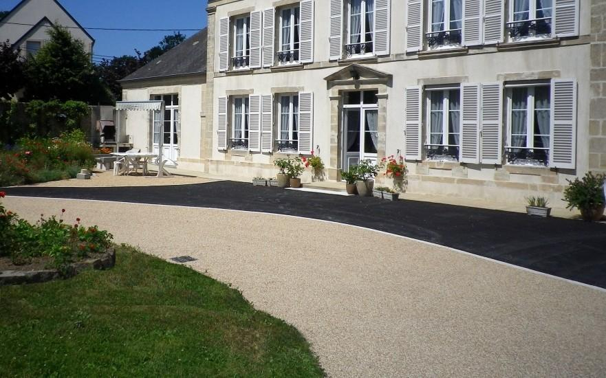 Ralisation Alle pitonne en Gravistar et enrob noir  chaud  Mosles cre le 30/04/2025