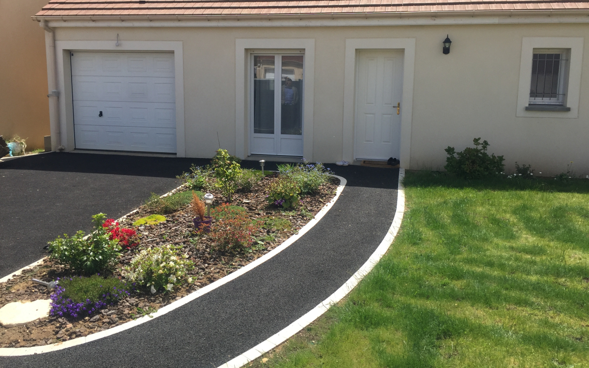 Conception Alle pitonne en enrob noir  chaud  Brieres-les-Scelles cre le 30/04/2025