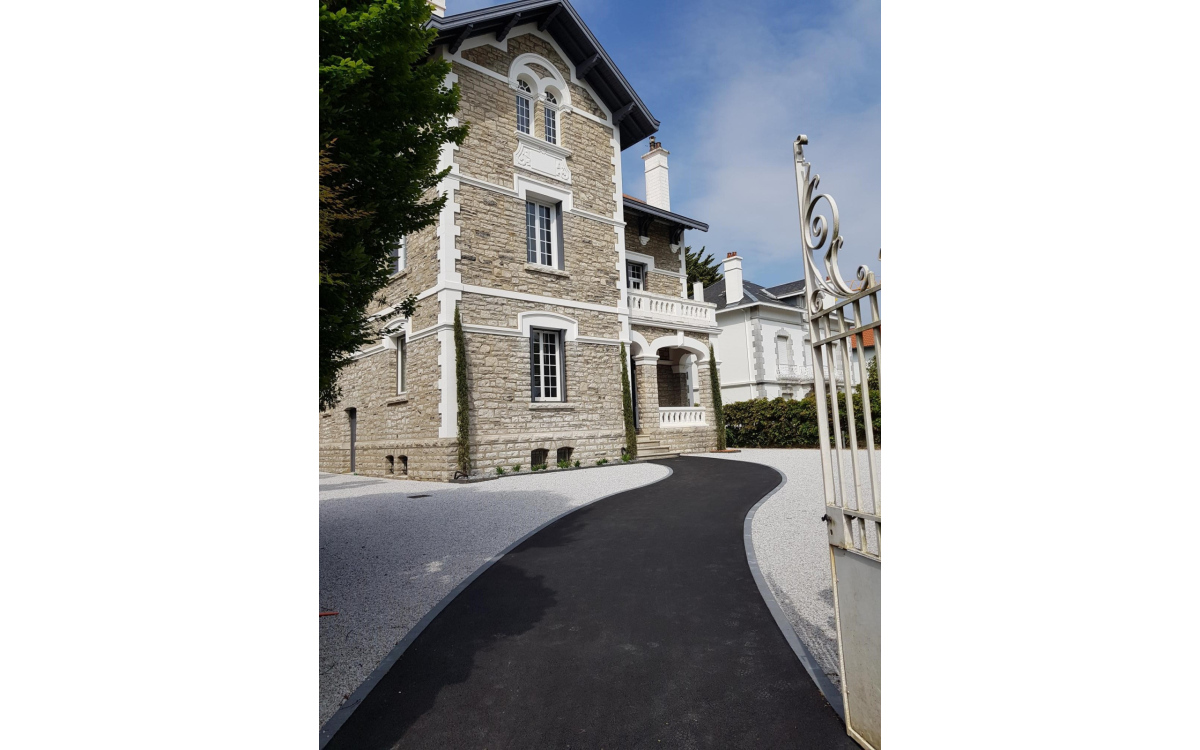 Ralisation Alle pitonne en Gravistar et enrob noir  chaud  Bayonne cre le 07/05/2018
