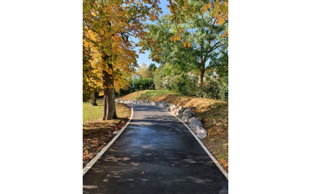 Ralisation Chemin en enrob  chaud  Bouxires-aux-dames cre le 25/10/2021