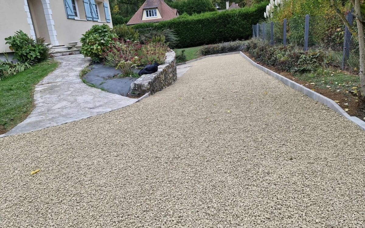 Conception Chemin en bordures haute couture et Gravistar  LOUVIERS ralise le 01/12/2025