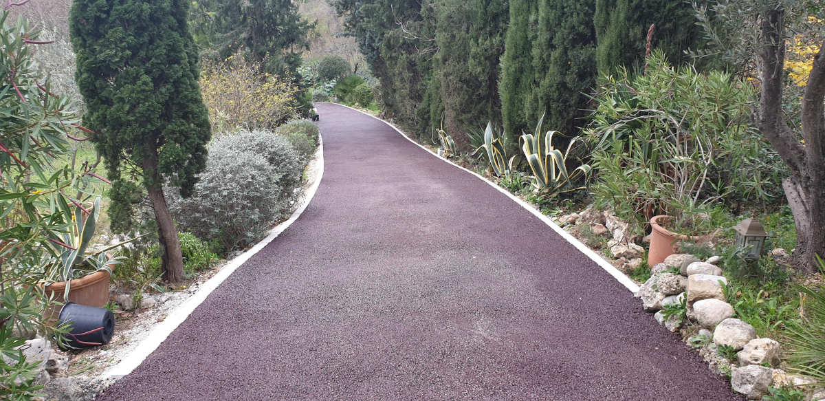 Cration Chemin en enrob rouge  chaud - Bouches du Rhne conue le 24/04/2020