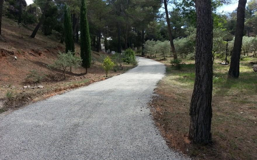 Ralisation Chemin en Gravistar  Chateauneuf le Rouge cre le 30/04/2025