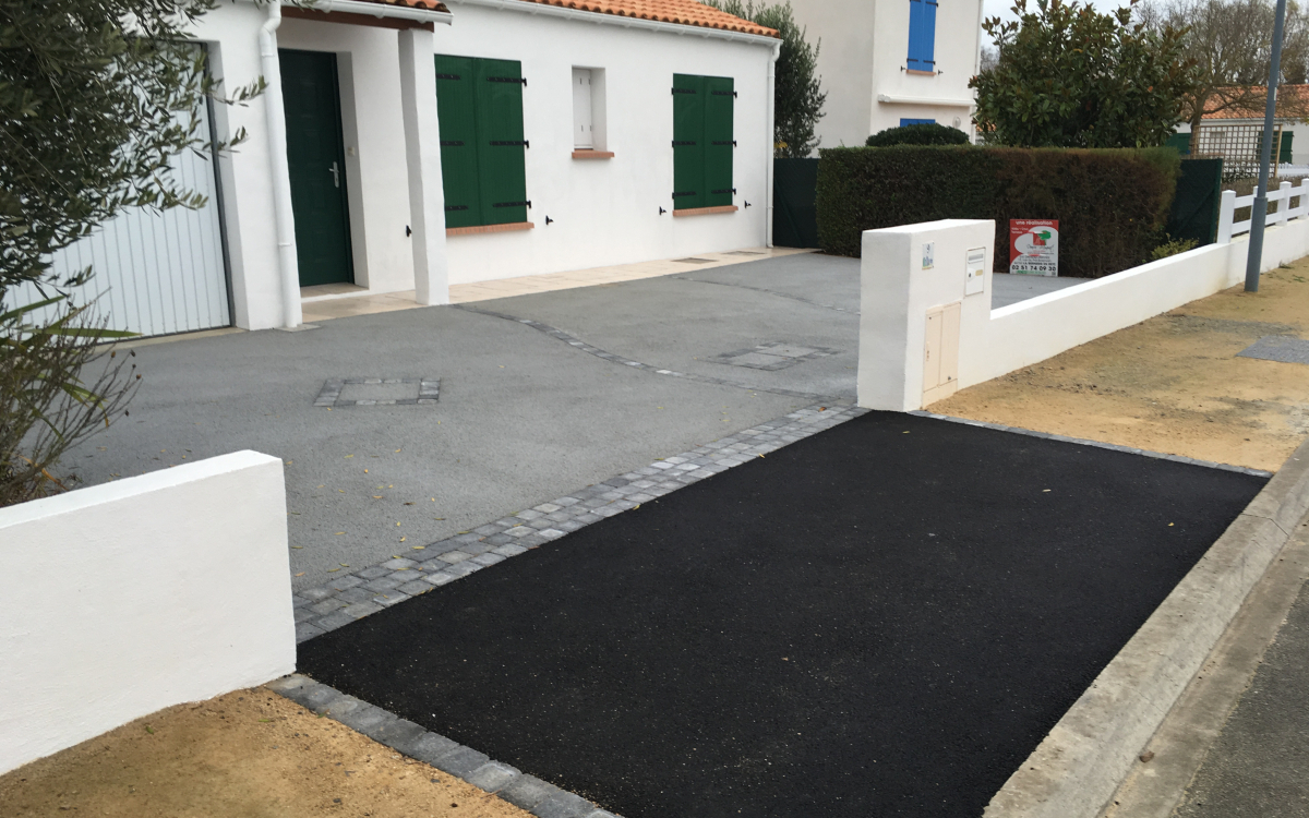 Ralisation Cour en bton decoratif et enrob  chaud  Beauvoir sur mer cre le 13/06/2016