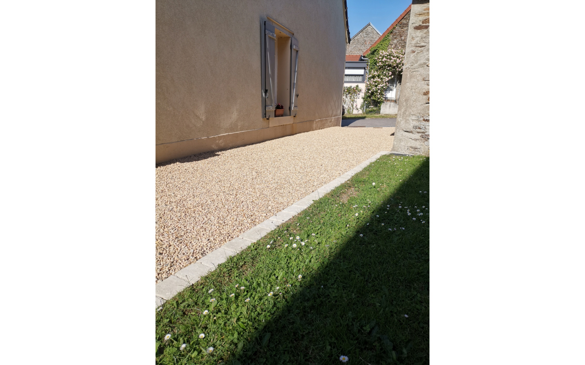 Ralisation Cour en Gravistar et Bordures Pav la couture - Allier conue le 16/02/2021