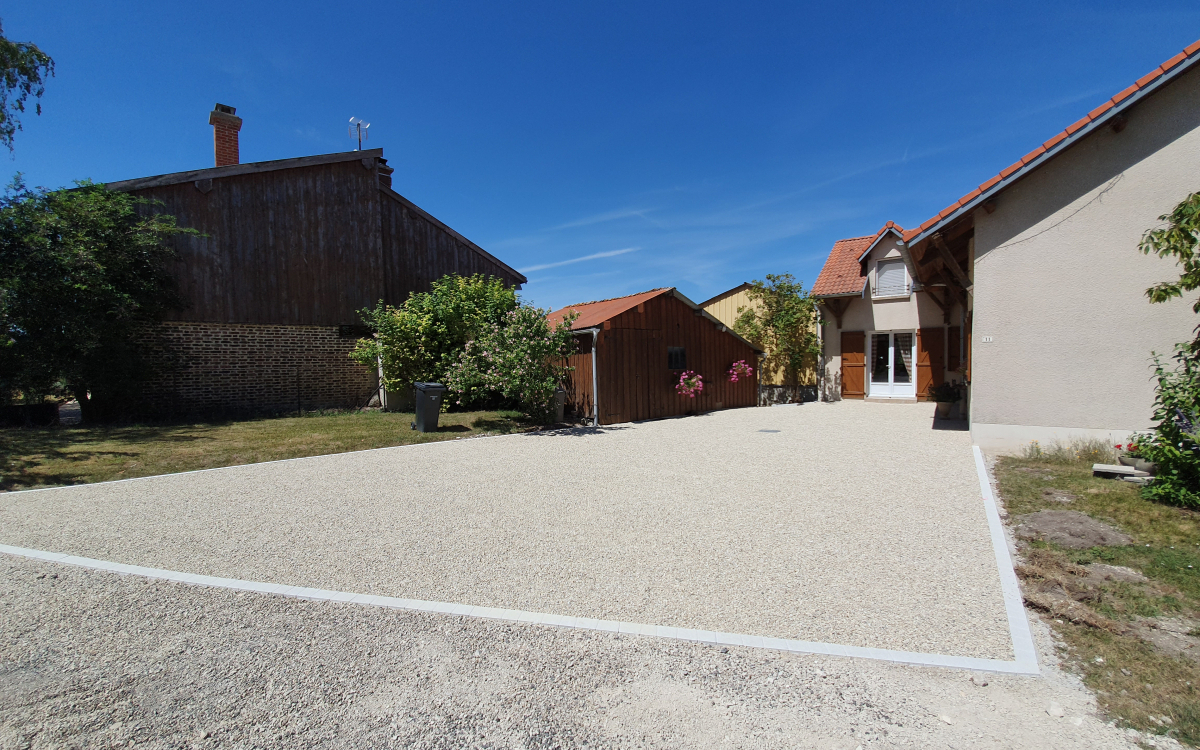 Ralisation Cour en Alvostar et Pav la couture  LA CHAPELLE FELCOURT conue le 20/07/2020